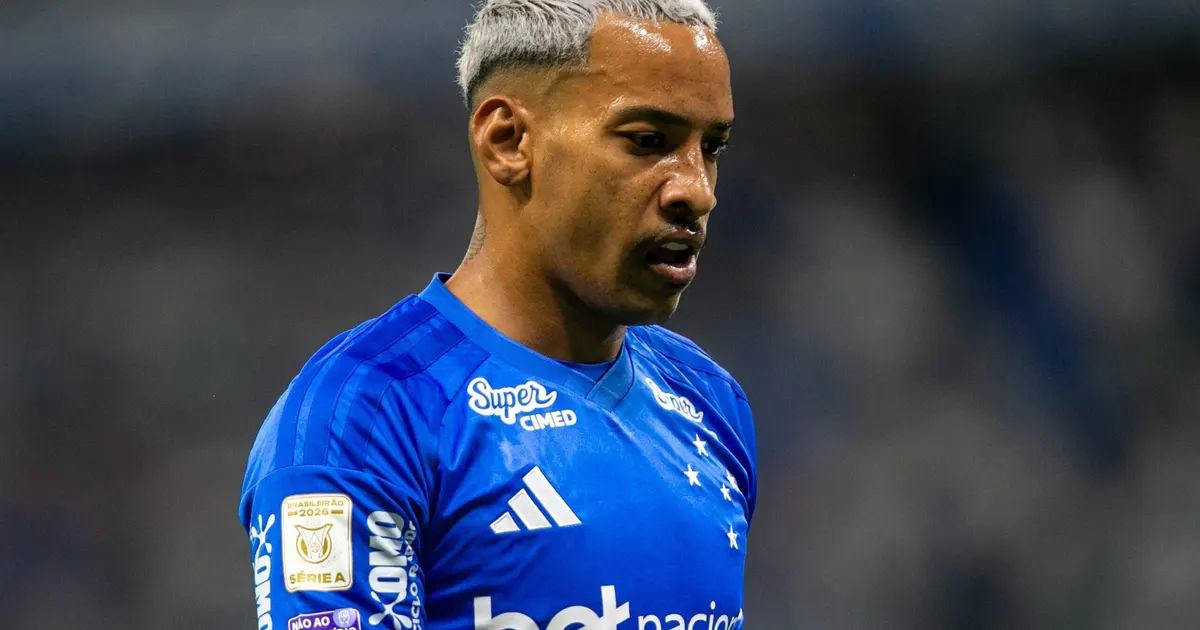Comemoração de jogador do Cruzeiro após gol no Mineirão
