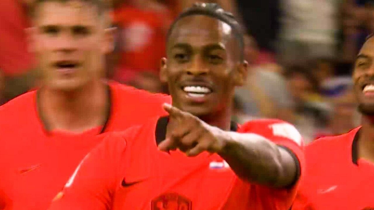 Summerville comemora gol pela Holanda