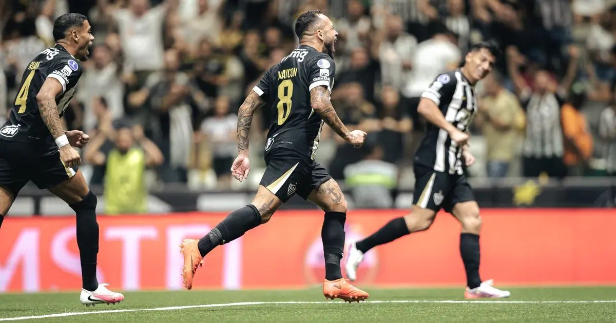 Cuello comemora gol decisivo nos acréscimos
