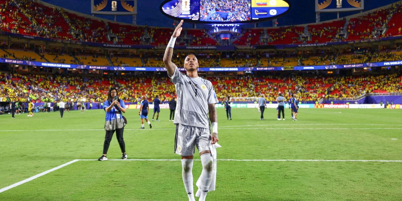 Eloy Room realiza defesa durante partida contra o Equador