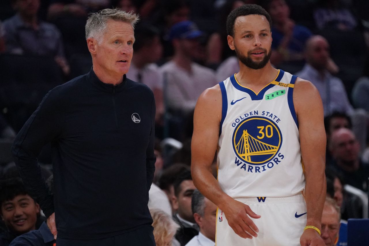 Stephen Curry em treino dos Golden State Warriors