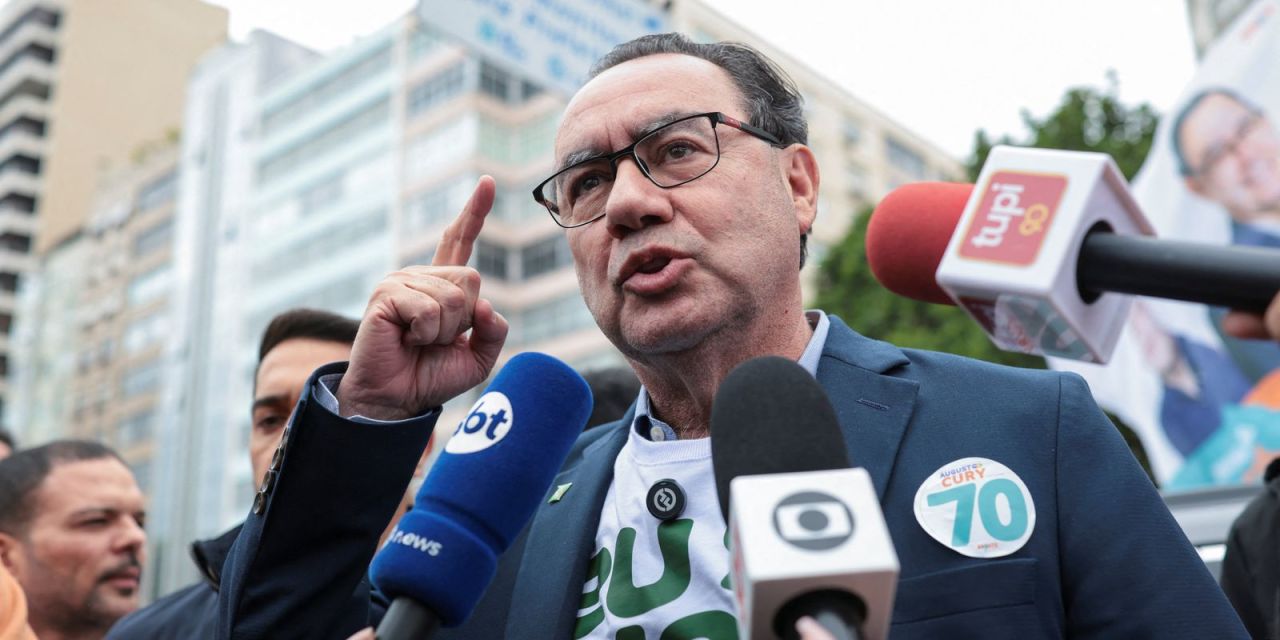 Augusto Cury em entrevista a jornalistas
