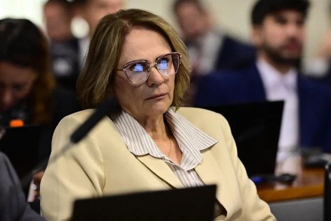 Damares Alves falando no plenário do Senado