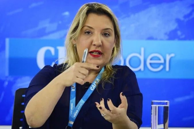 Daniella Marques durante entrevista sobre propostas econômicas