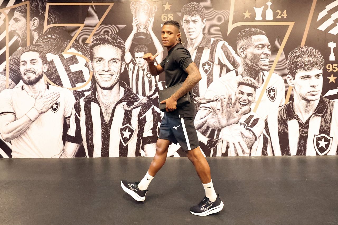 Danilo em treino do Botafogo