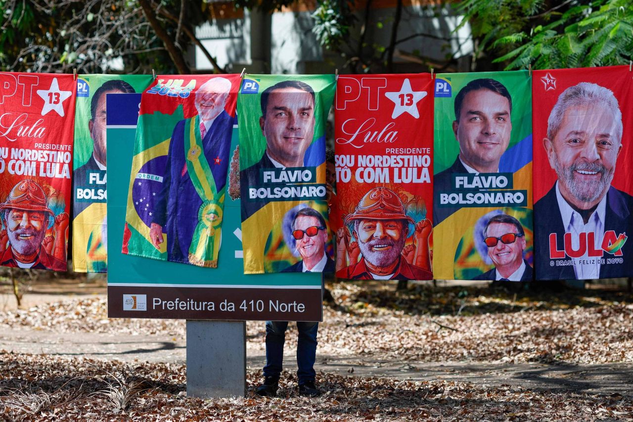 Resultados da pesquisa Datafolha com percentuais de intenção de voto