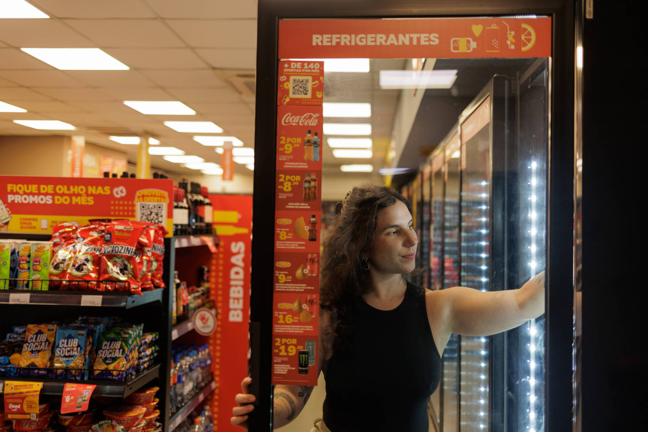 Fachada de loja Oxxo em rua de São Paulo