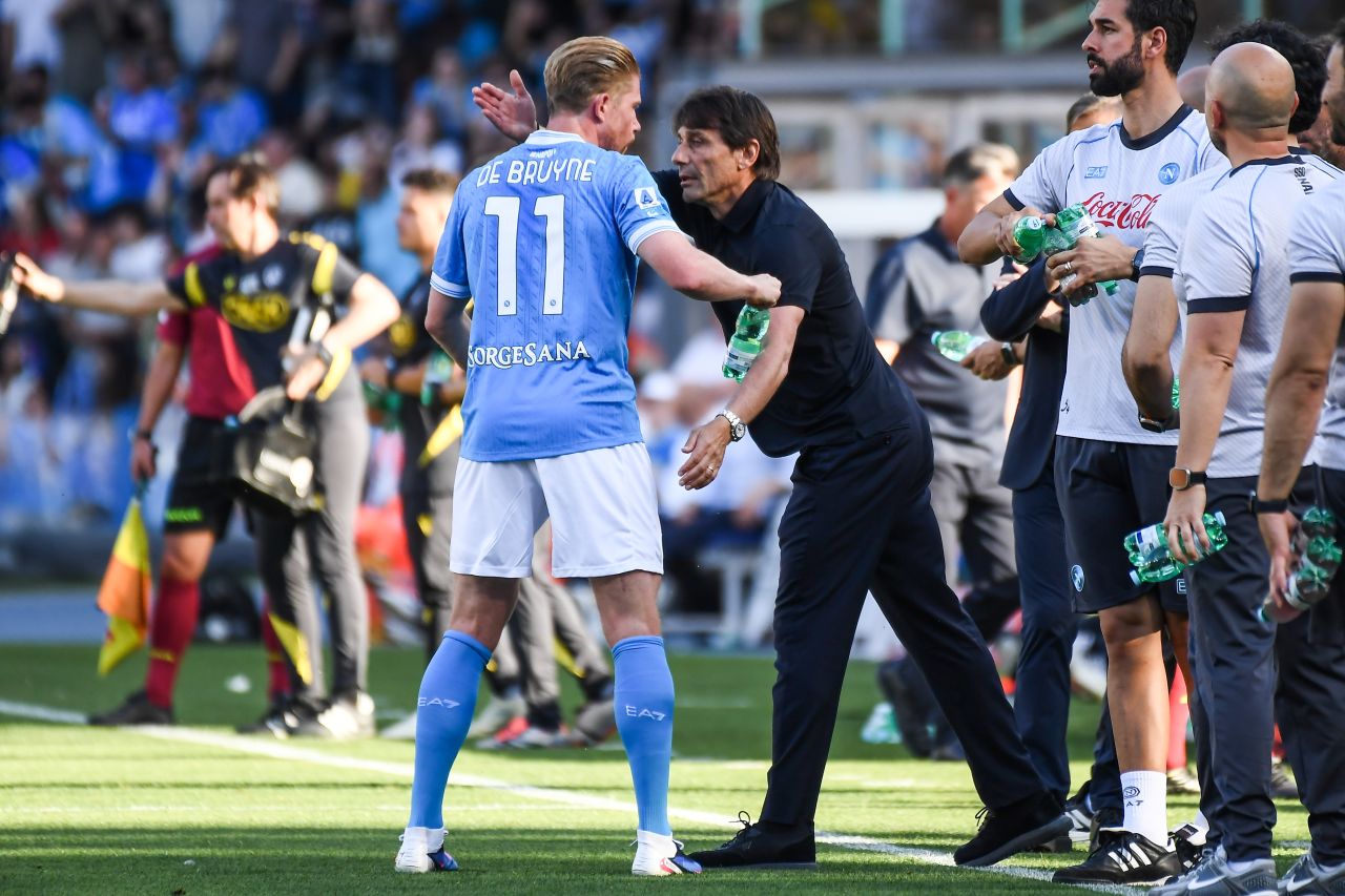 Kevin De Bruyne com a camisa do Napoli