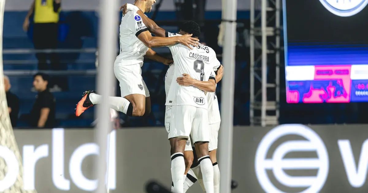Cuello comemora o gol contra o Bragantino