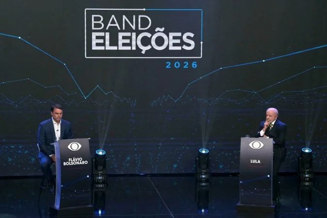 Lula e Flávio Bolsonaro no debate da Band