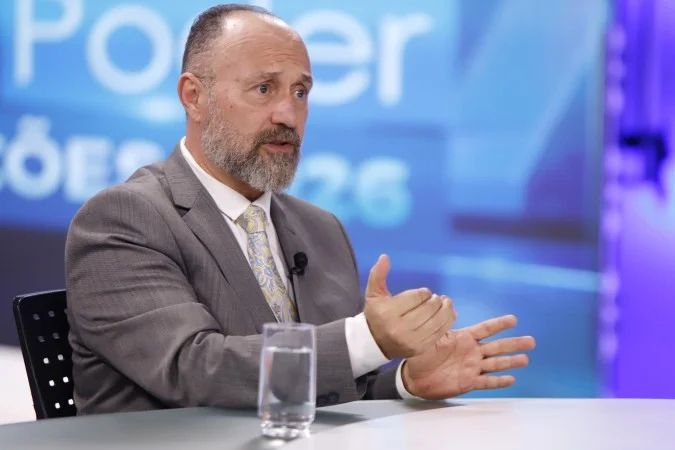 Analista Melillo Dinis durante entrevista