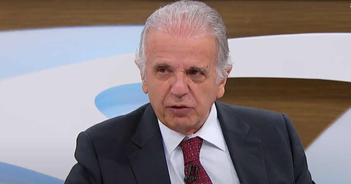 Avião cargueiro KC390 da Embraer taxiando