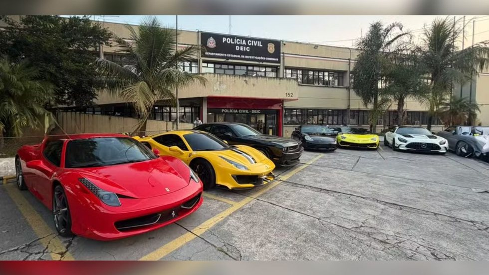 Veículos de luxo apreendidos em operação policial em São Paulo