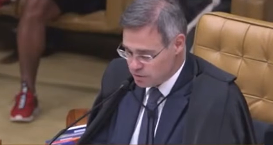 Ilustração representando processo de delação premiada em investigação de fraudes no INSS