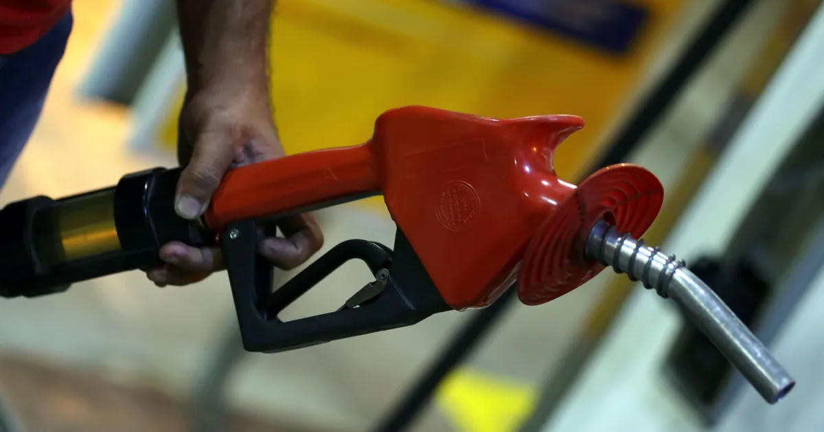 Abastecimento de aeronave com combustível SAF