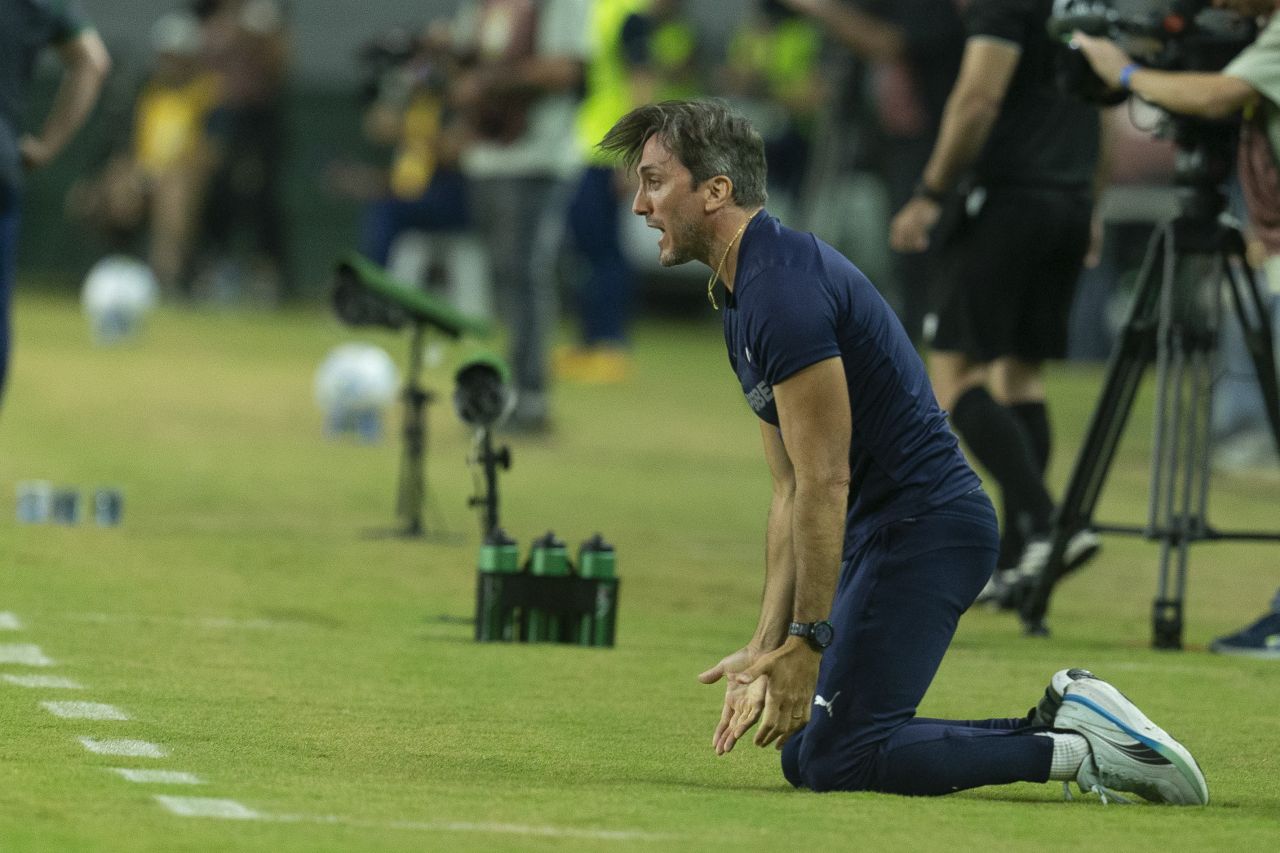 Luis Zubeldía no CT Carlos Castilho