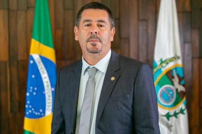 Viaturas da Polícia Civil em frente à Alerj