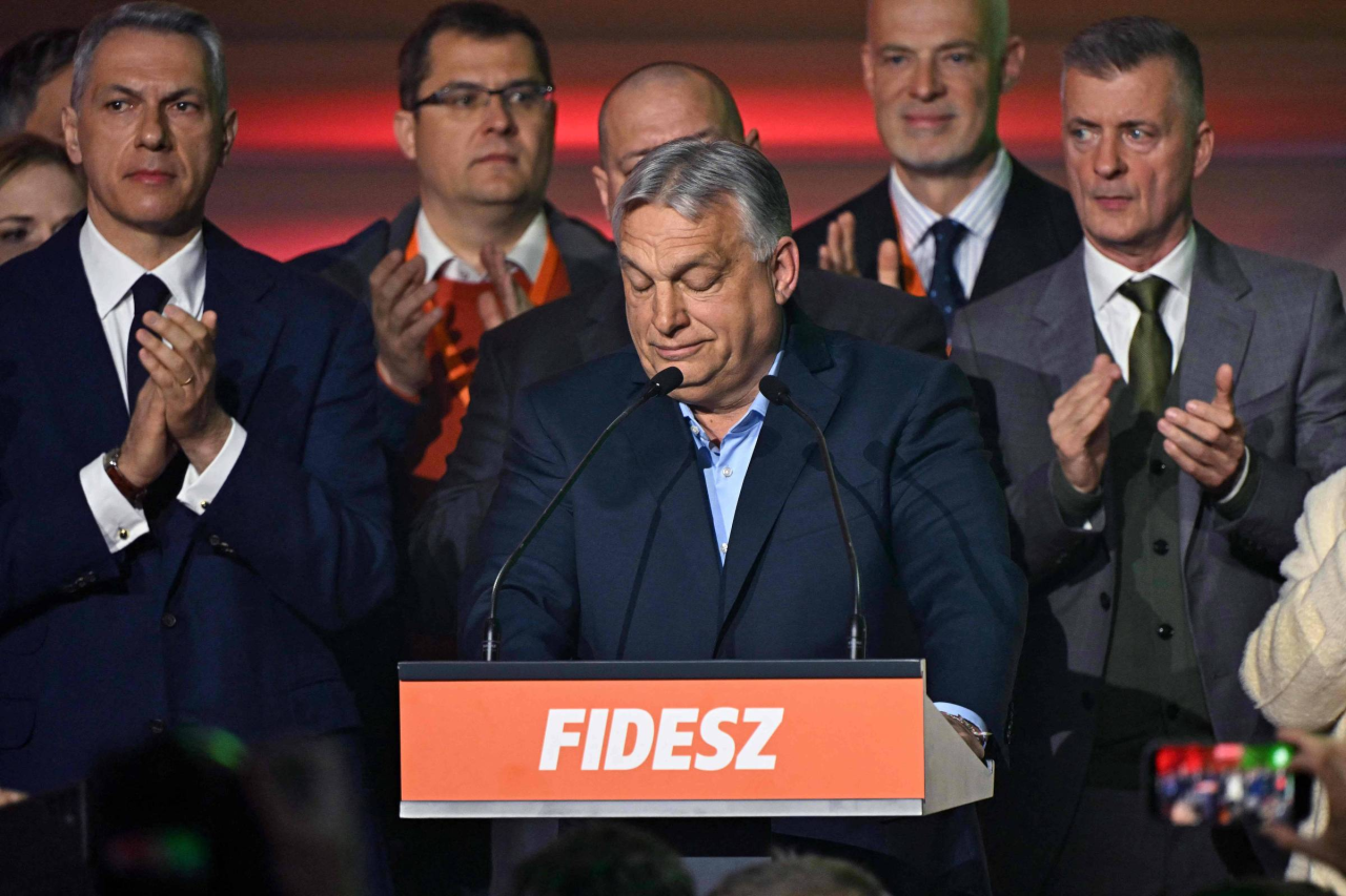 Viktor Orban discursando durante campanha