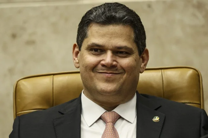 Presidente do Senado Davi Alcolumbre em plenário