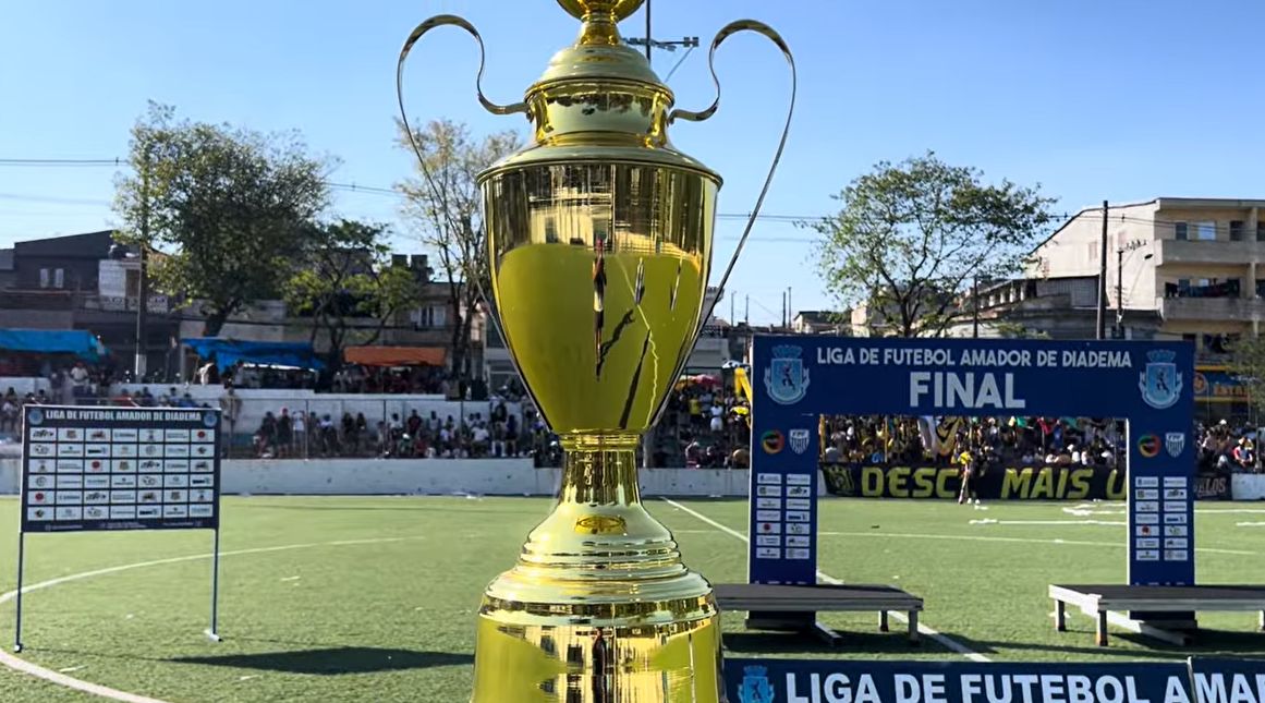 Jogadores do Desce Mais Uma comemorando o título da 1ª Divisão de Diadema