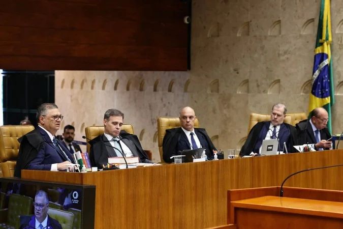Ministros do STF em sessão