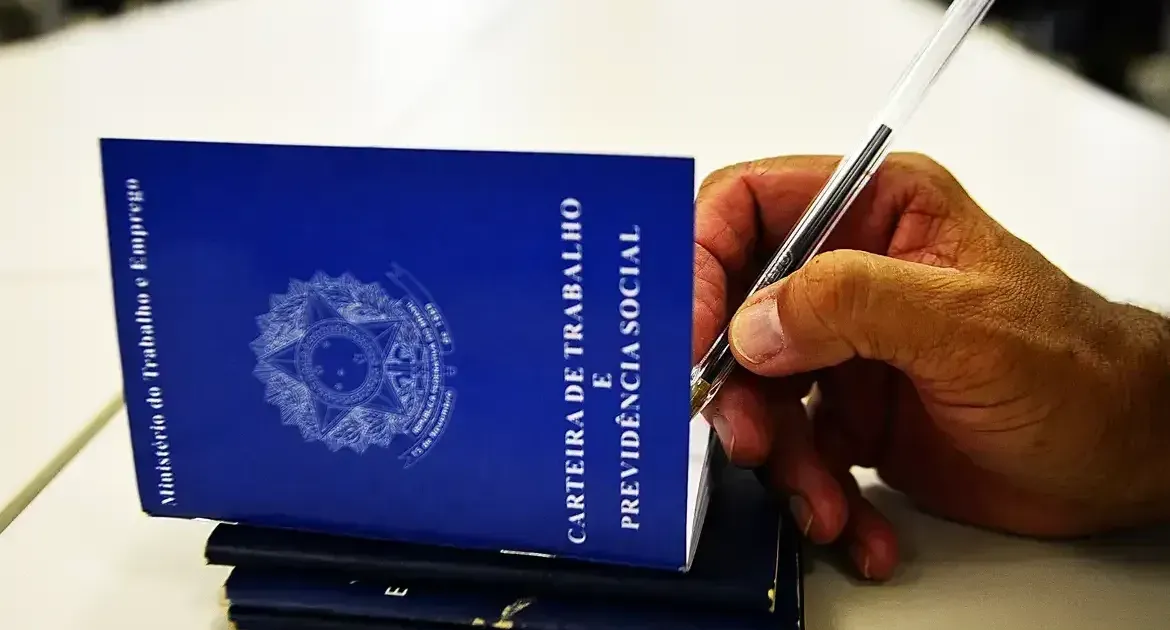 Fila por vagas de emprego