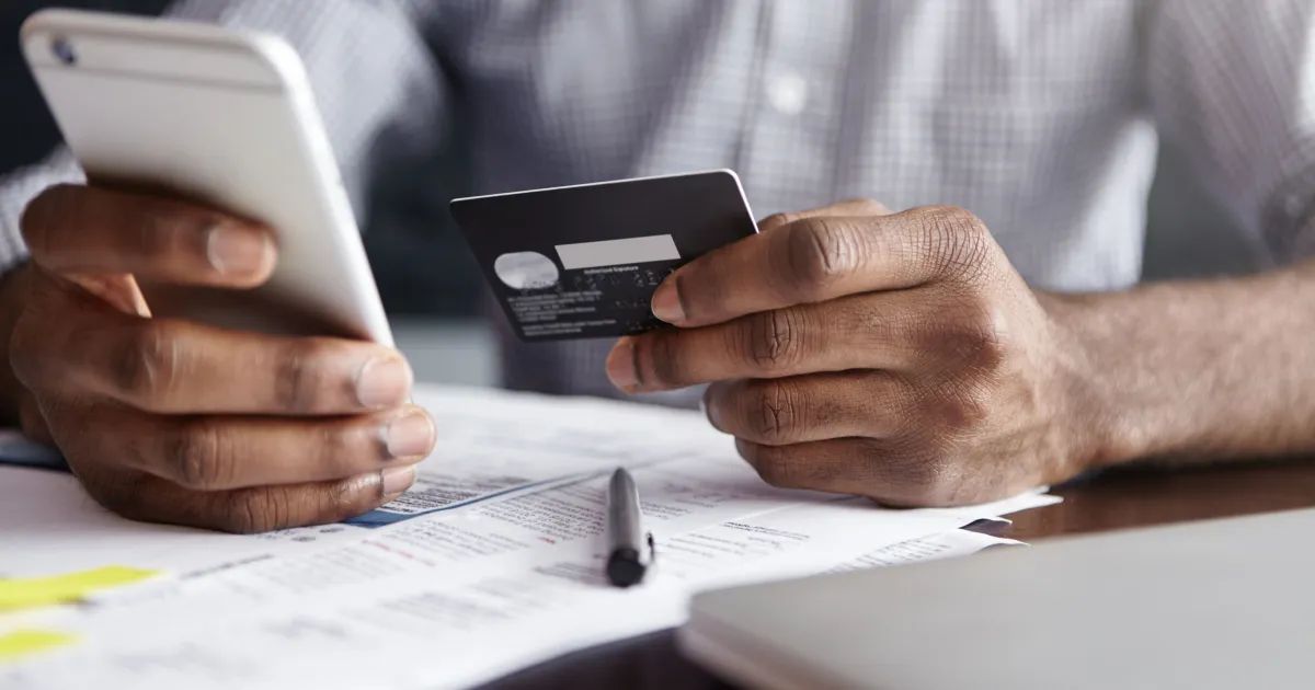 Cartão de crédito e documentos de dívida