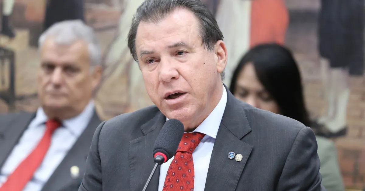 Ministro Luiz Marinho em coletiva