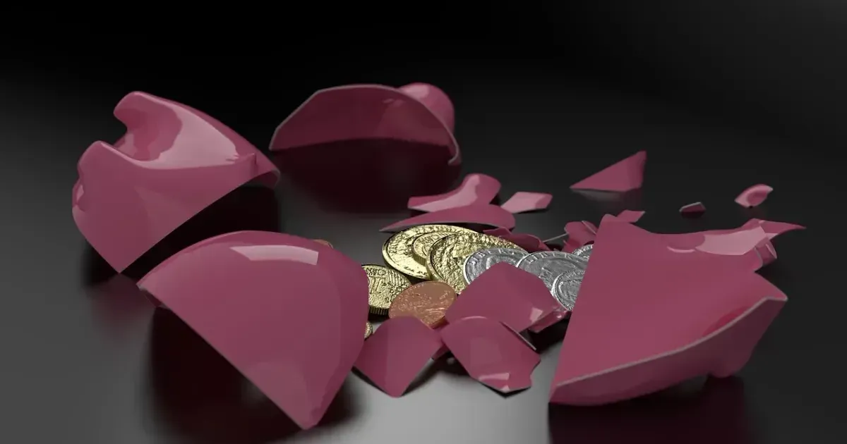 Extrato do FGTS e mãos segurando cartão