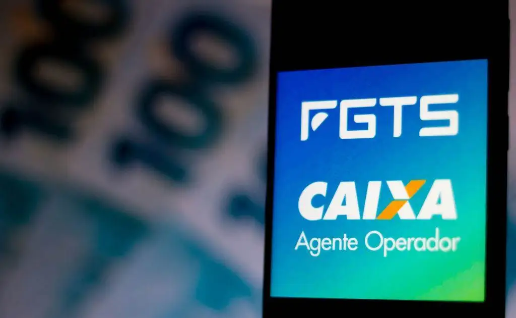 Carteira de trabalho e extrato do FGTS