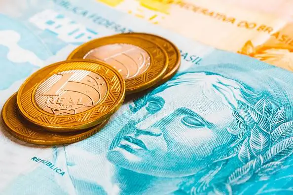 Cartões de crédito e cofre do FGTS