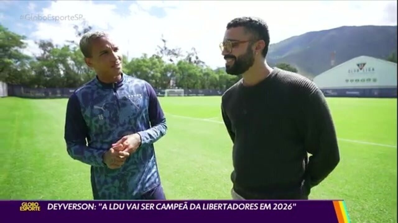 Deyverson comemorando gol de pênalti