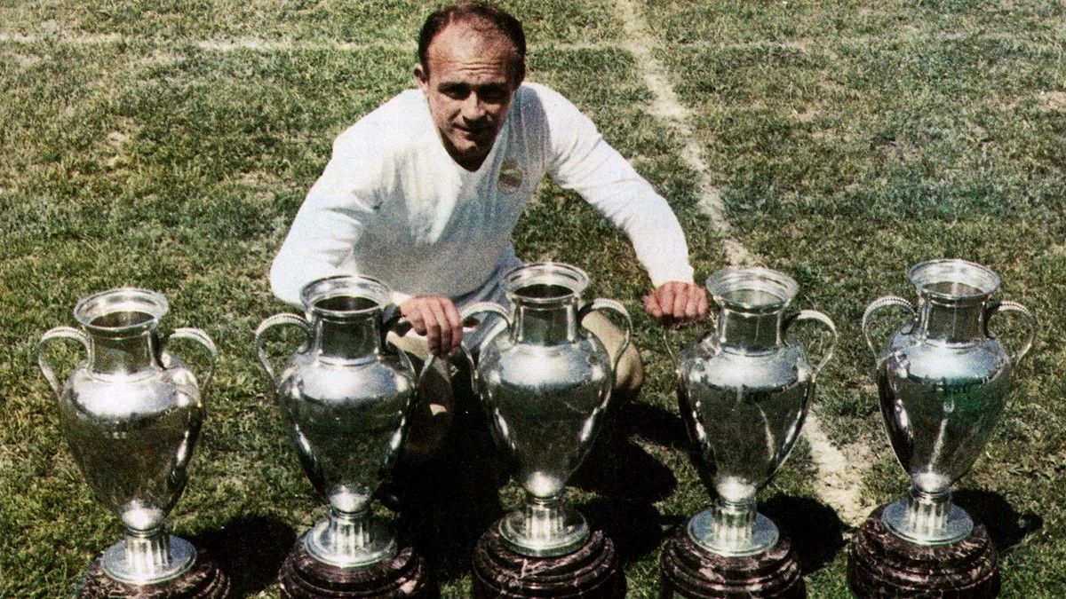 Alfredo Di Stéfano com a camisa do Real Madrid