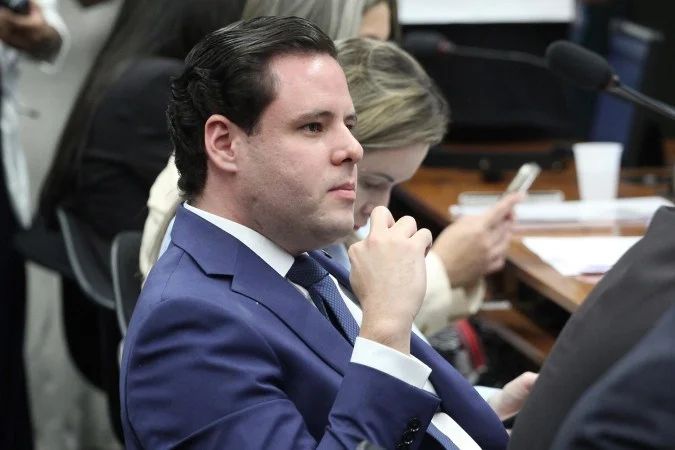 Plenário do Congresso com poucos parlamentares