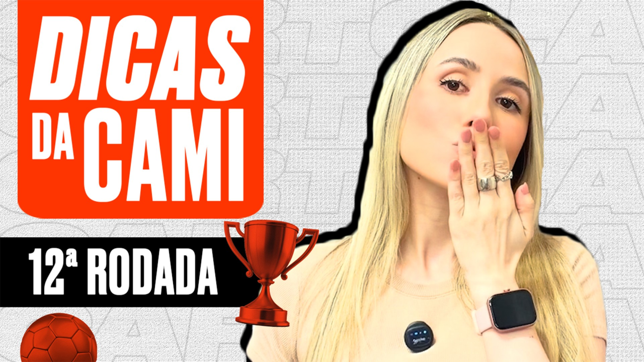 Cami Campos apresentando escalação do Cartola