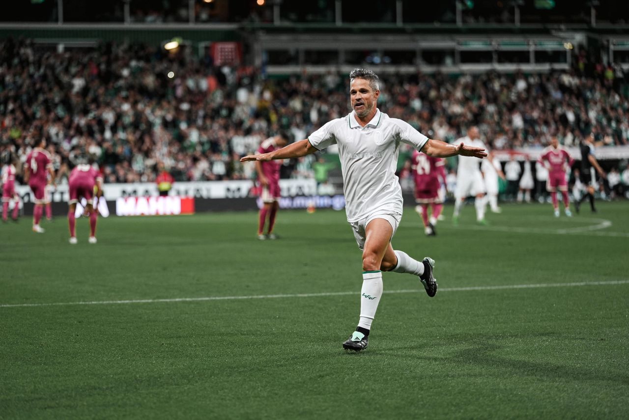 Diego comemorando gol pelo Werder Bremen Legends