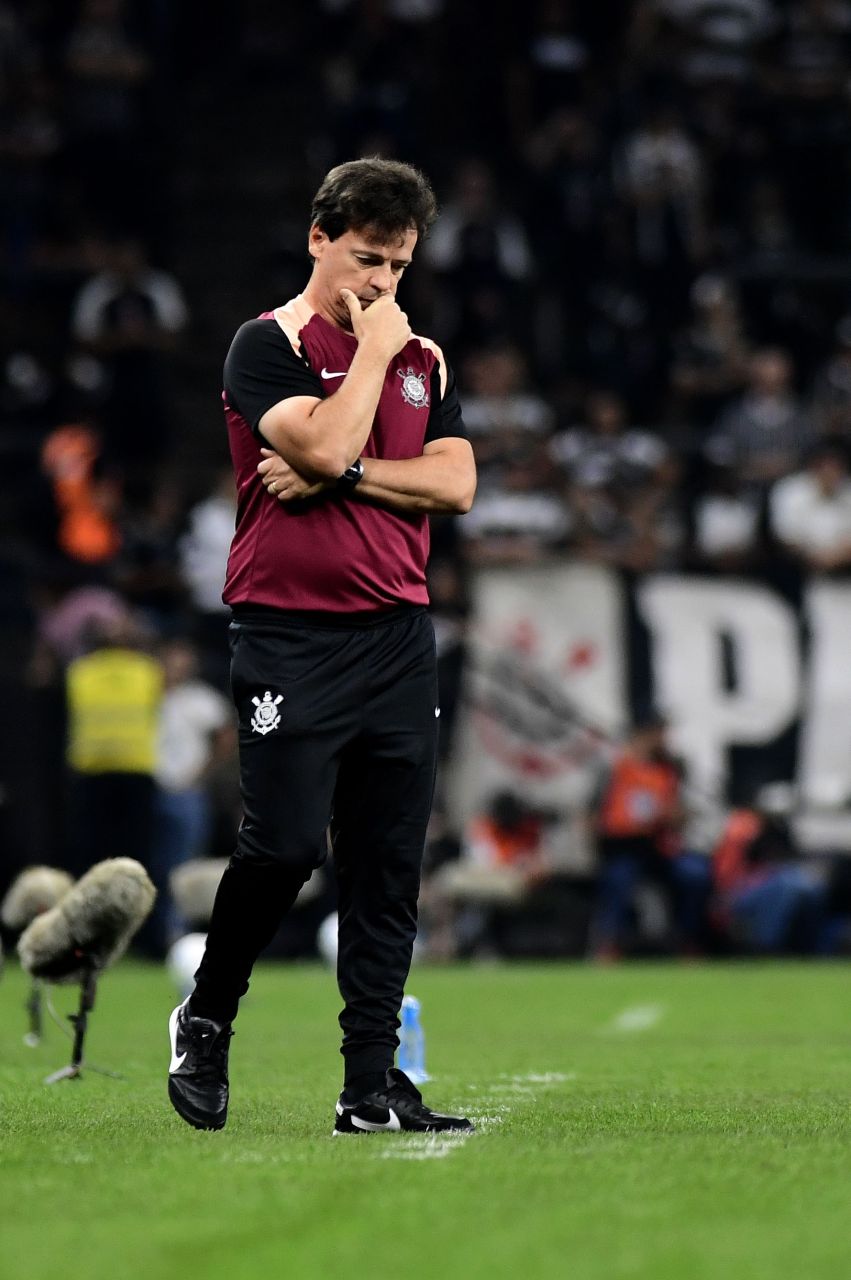 Fernando Diniz durante coletiva