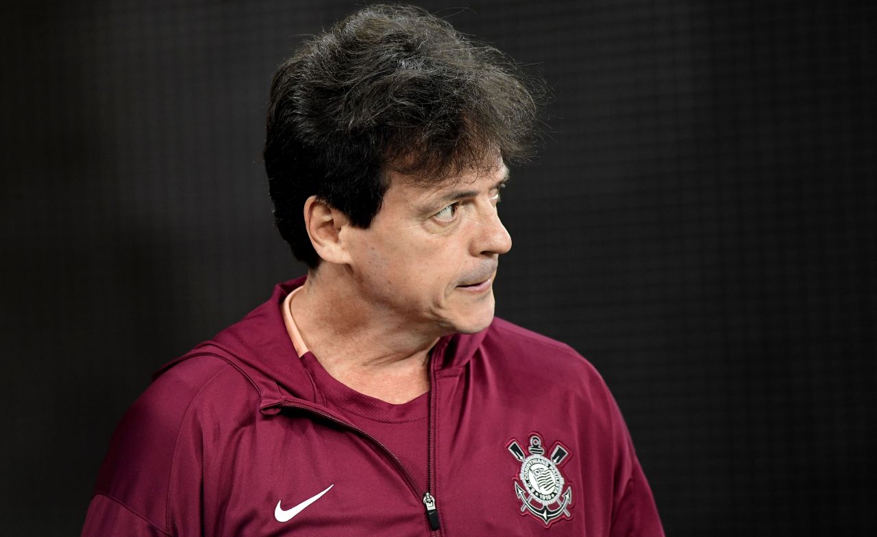 Fernando Diniz no CT Joaquim Grava