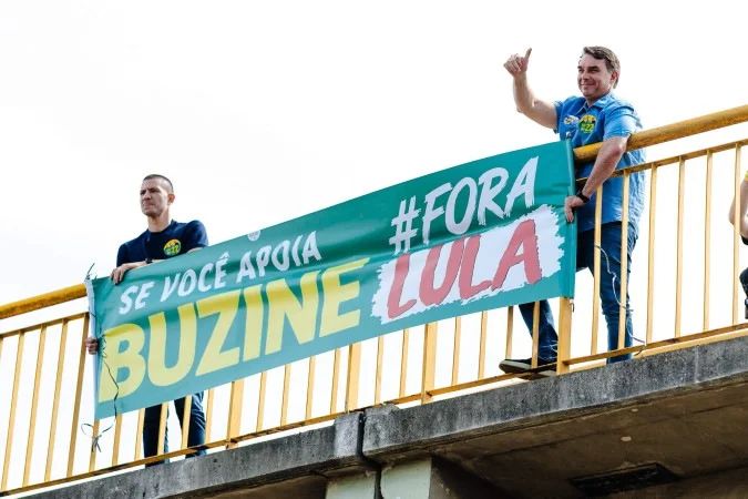 Comícios de Lula e Flávio no Rio discutem segurança pública