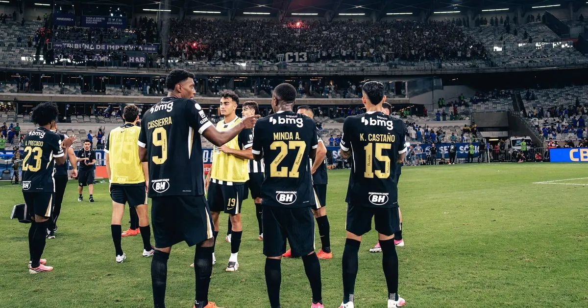 Trio de atacantes do Atlético em treino