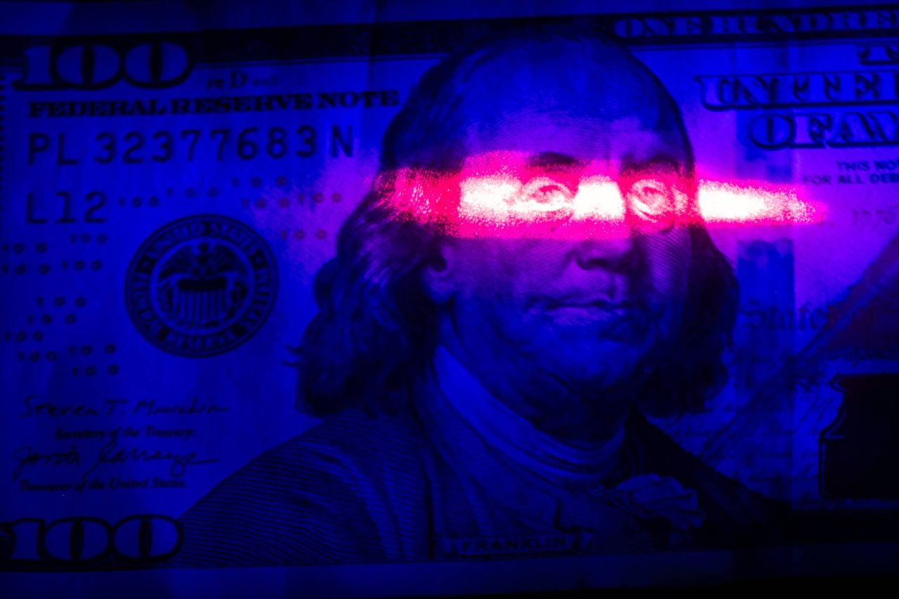 Painel eletrônico com cotação do dólar