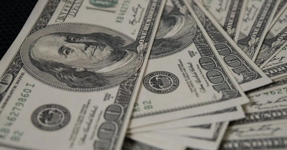 Gráfico de cotações do dólar, petróleo e Ibovespa