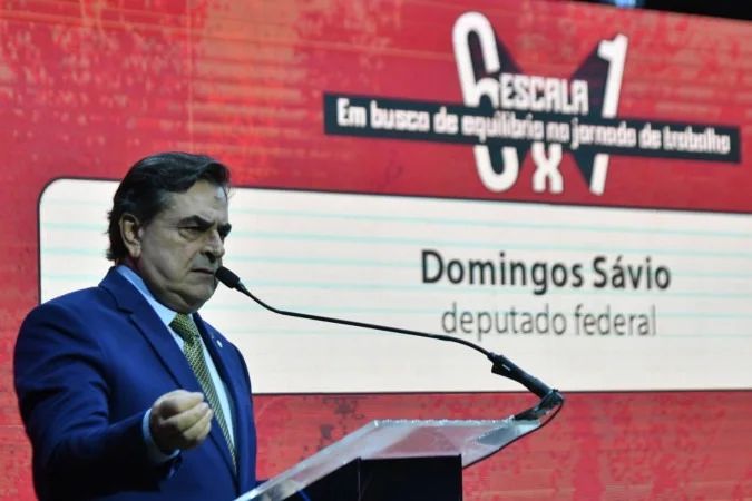 Domingos Sávio durante debate