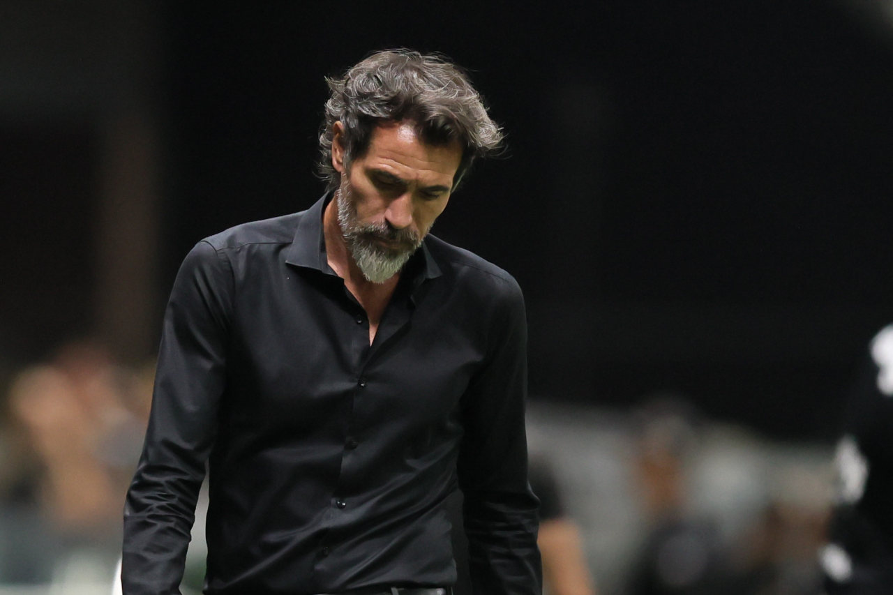 Eduardo Domínguez durante coletiva após Atlético-MG x Ceará