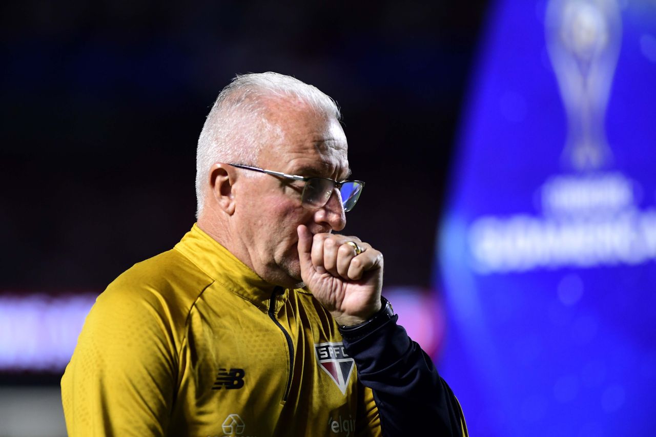 Dorival Júnior durante treino do São Paulo