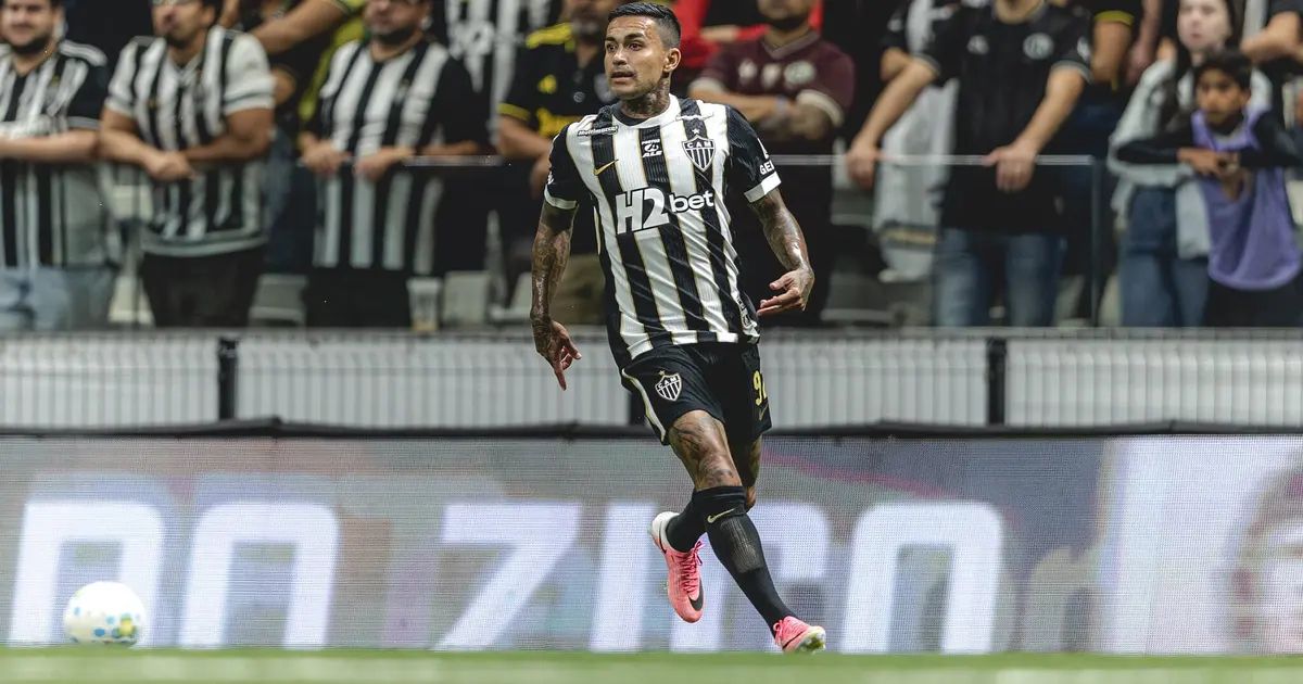 Dudu em campo pelo Atlético-MG