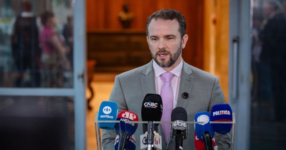 Ministro Dario Durigan em evento oficial