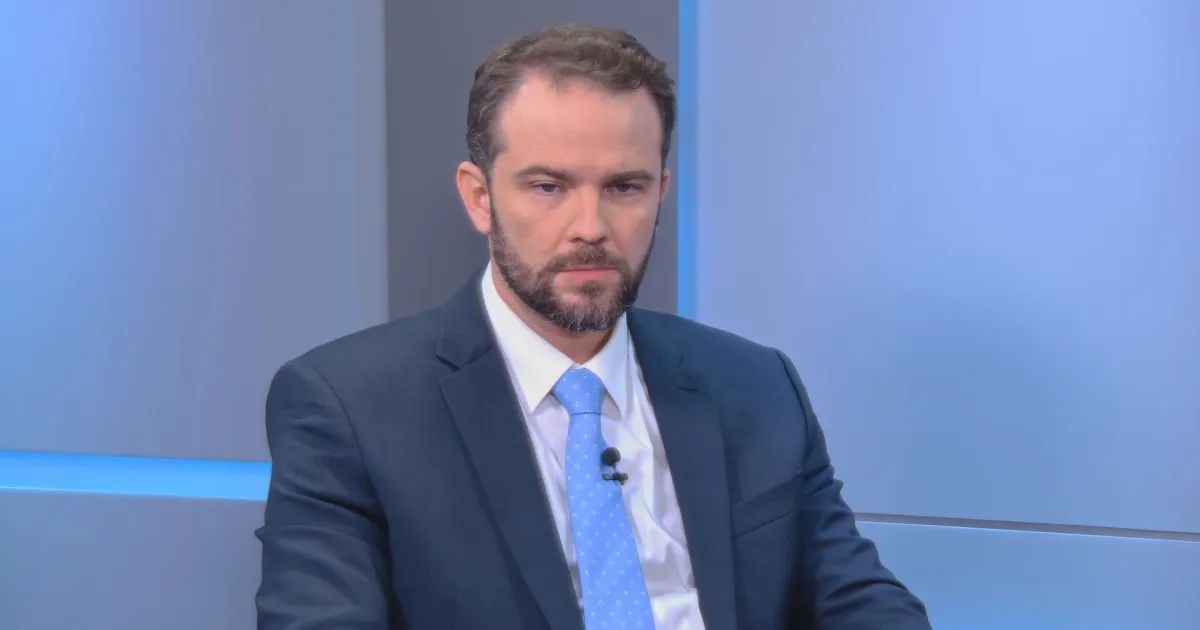 Ministro Dario Durigan durante entrevista