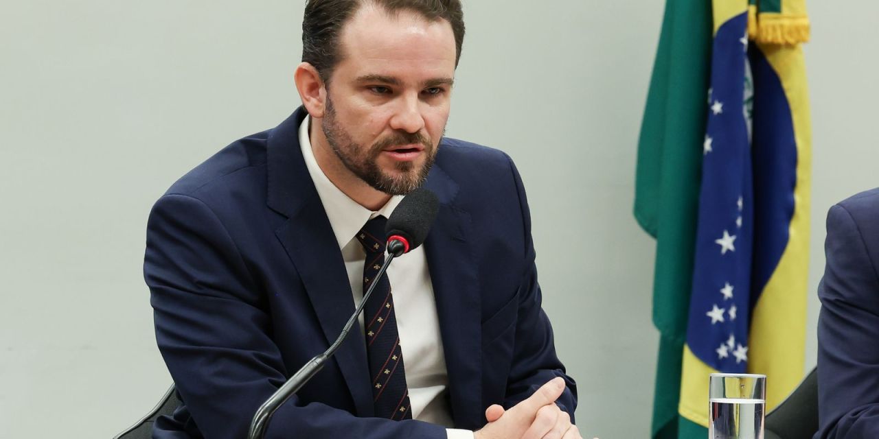 Ministro Dario Durigan na Câmara dos Deputados