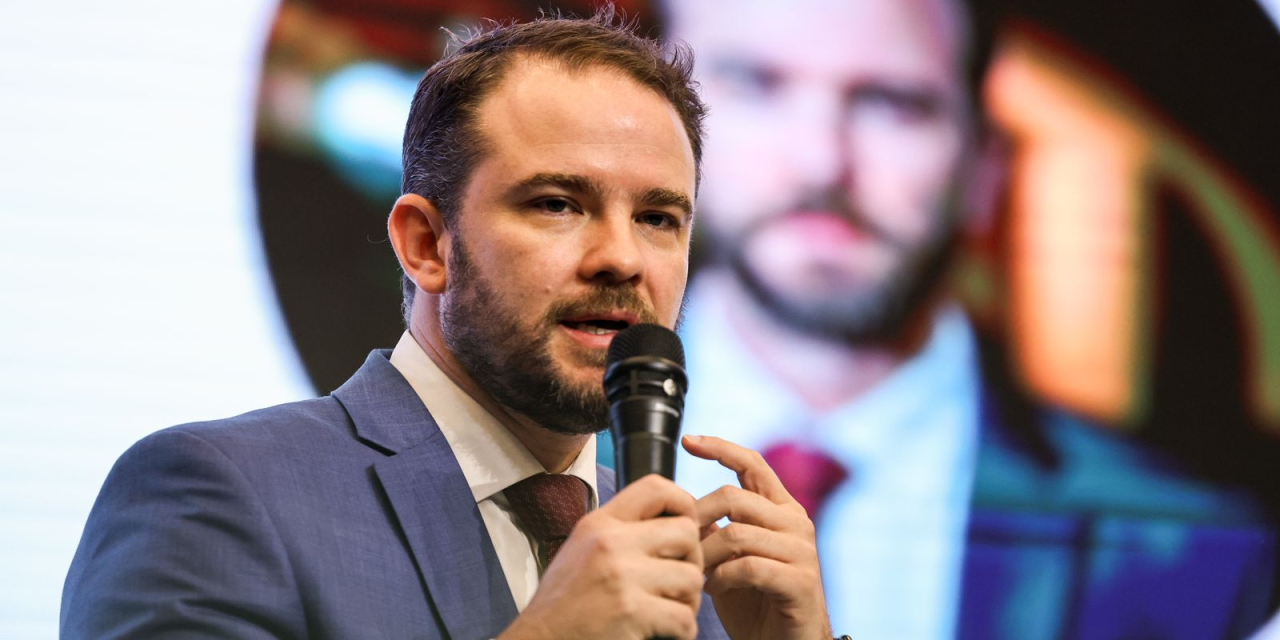 Dario Durigan em evento oficial